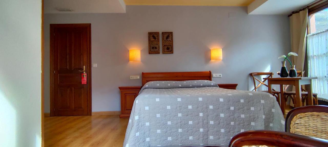 Hotel Rural La Plaza Caso