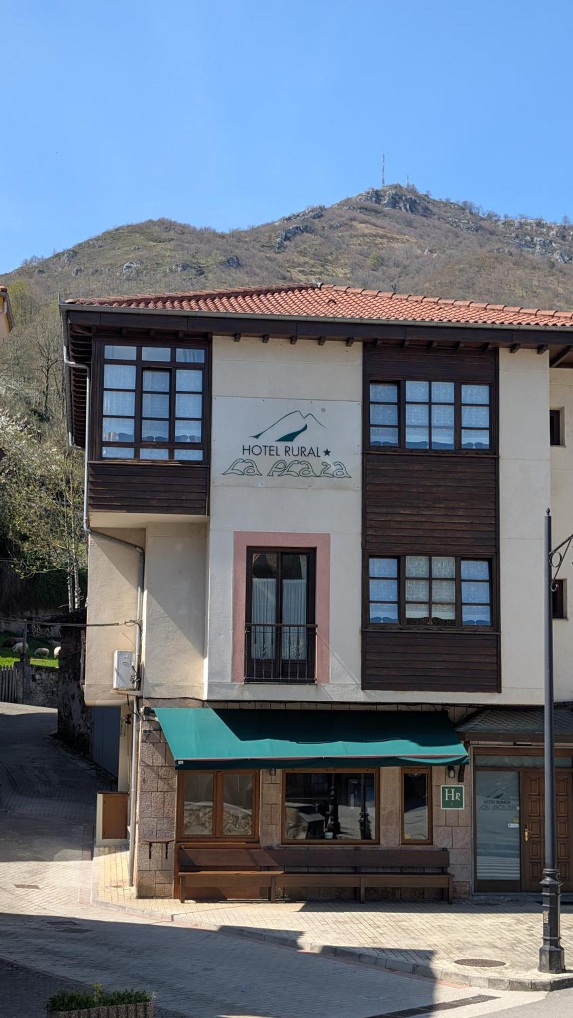Hotel Rural La Plaza Caso